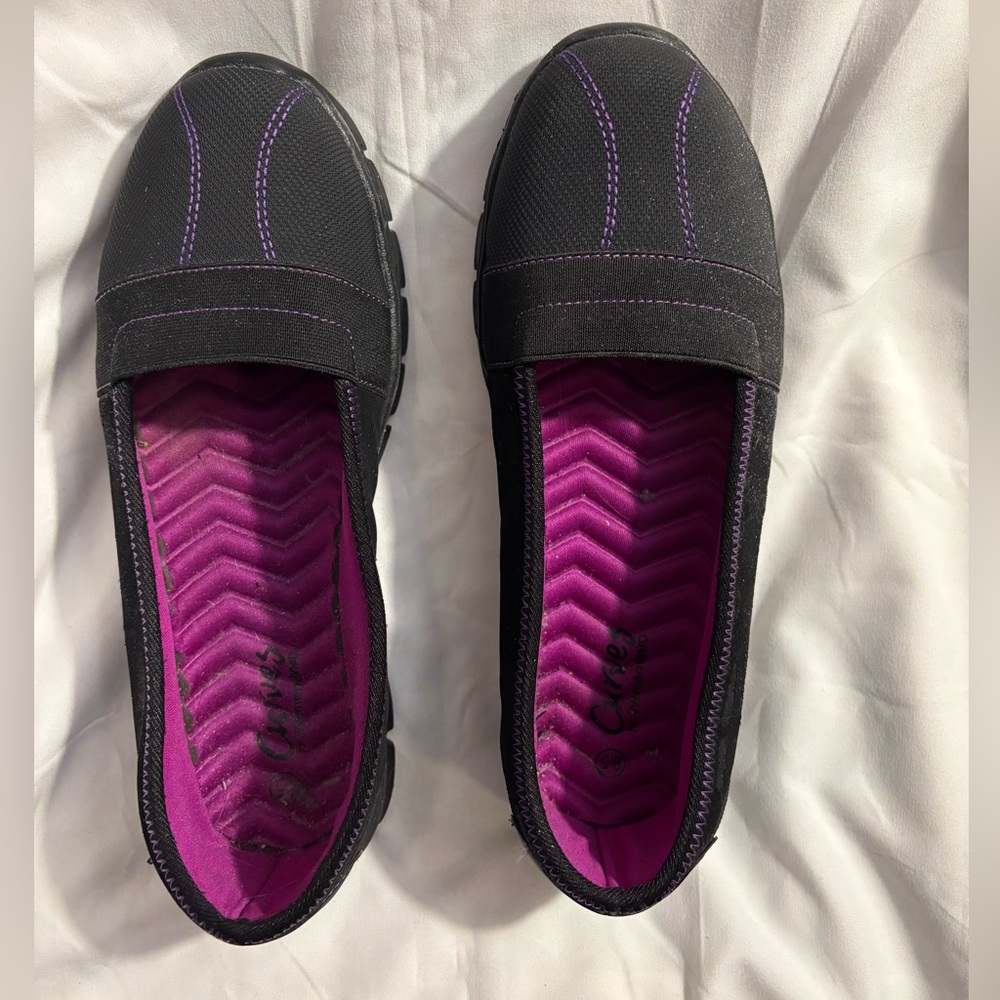 Curves well cushioned walking sneakers. Black and purple size 8 1/2